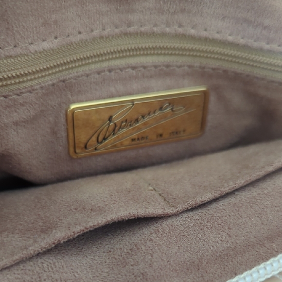 Elegant Cream Crocodile-Embossed Tote Bag - Picture 6 of 9